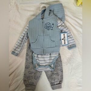 NWT 3pc  Baby Outfit with Lion Design